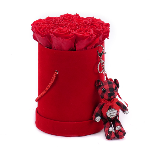 In eterno červený sametový kulatý box "L" 15 červených růží s přívěskem Medvídek