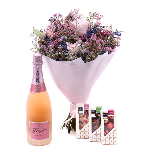 Irigo sušená kytice preparované růže Monalisa pink champagne Freixenet a čokoláda